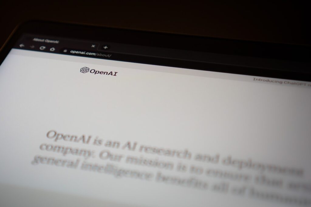 OpenAI 공식 웹사이트 화면 - GPT-5.5 Instant 출시
